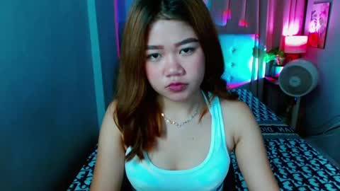 Snapshot of hotlayla_ chatting on February 4, 2:21 pm Layla online show from February 4, 2:21 pm