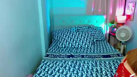 Snapshot of hotlayla_ chatting on February 7, 2:26 pm Layla online show from February 7, 2:26 pm