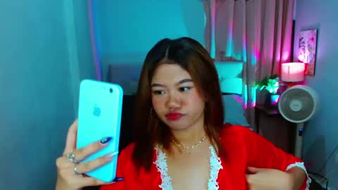 Snapshot of hotlayla_ chatting on March 1, 8:23 am Layla online show from March 1, 8:23 am