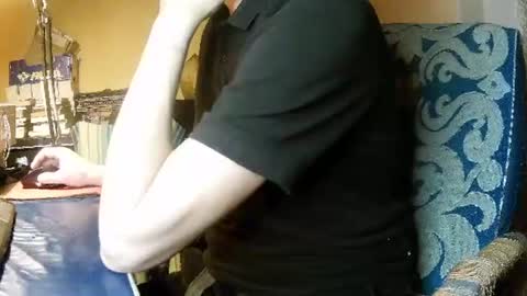 Snapshot of hotleopold chatting on December 7, 11:23 pm hotleopold online show from December 7, 11:23 pm