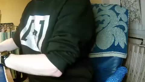 Snapshot of hotleopold chatting on February 24, 12:09 am hotleopold online show from February 24, 12:09 am