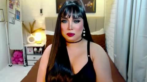 Snapshot of hotlexus69 chatting on October 20, 12:11 am LEXUS online show from October 20, 12:11 am