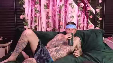 Snapshot of hotlunchxxx chatting on July 5, 2:18 am NEXT SHOW JAN 31 online show from July 5, 2:18 am