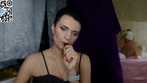 hotmamaqueen234 online show from March 27, 10:09 pm