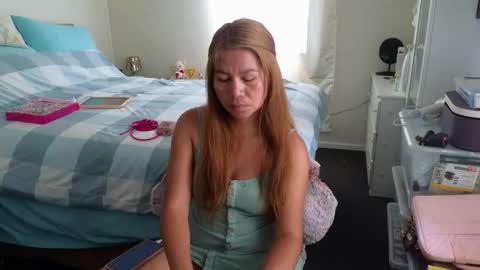 Snapshot of hotme2bwu chatting on March 20, 1:21 am Lena online show from March 20, 1:21 am