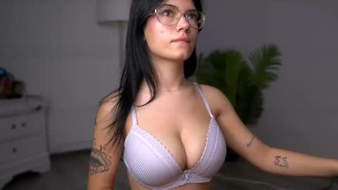 Snapshot of hotmollyx chatting on November 6, 4:35 am Molly online show from November 6, 4:35 am