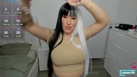 hotmorenaxxx online show from February 4, 1:06 pm