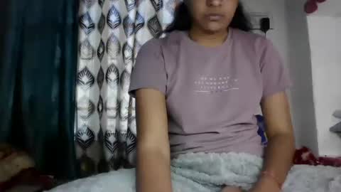 Snapshot of hotnsweetindian chatting on February 3, 9:52 am lola online show from February 3, 9:52 am