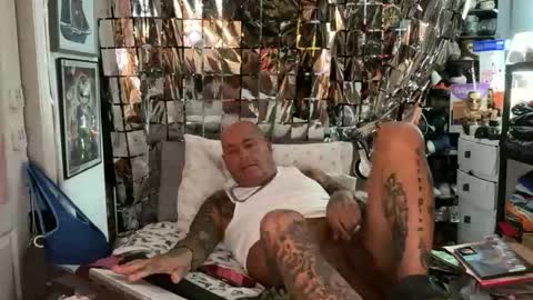 hotstuff775616 online show from April 25, 6:27 pm