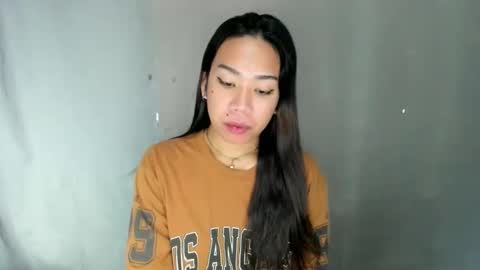 jelaigrande  online show from April 24, 11:18 pm