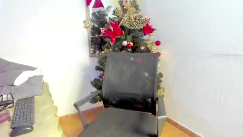 Snapshot of hott_hanna chatting on December 15, 8:41 am Hott Hanna online show from December 15, 8:41 am