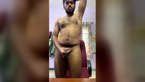 hottamilguy01 online show from April 15, 10:33 am