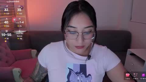 hottbee3645 online show from February 20, 6:41 pm