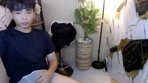 hottestloues online show from June 8, 1:28 am