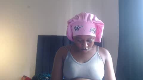 Snapshot of hottie_ebonie chatting on July 5, 10:22 am Ella online show from July 5, 10:22 am