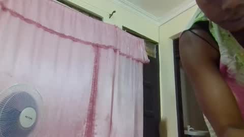 hottie_mammy online show from December 1, 5:45 am