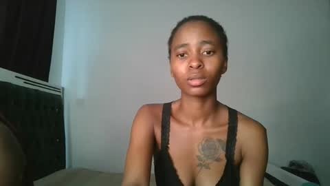 Snapshot of hottie_mistie chatting on June 3, 8:28 am hottie_mistie online show from June 3, 8:28 am
