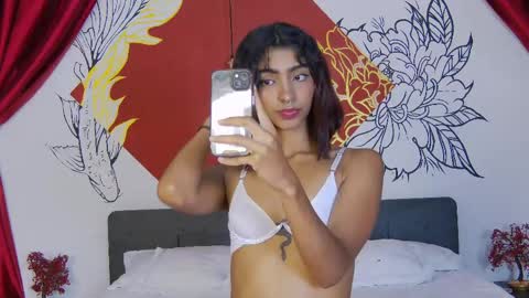 Snapshot of hottie_veronica chatting on April 25, 8:28 pm Veronica independent model online show from April 25, 8:28 pm