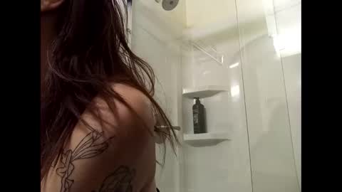 Snapshot of hottiefrmhell97 chatting on November 22, 7:29 am Lucky online show from November 22, 7:29 am