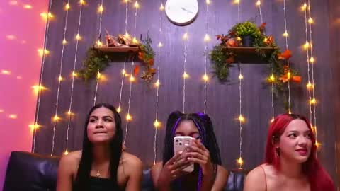 hotties_kittens18 online show from February 15, 5:41 am