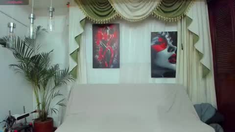 hotties_kittens18 online show from December 15, 6:01 pm