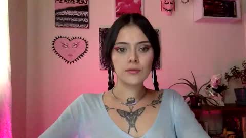 Snapshot of hottietat4u chatting on November 13, 3:33 pm Tat online show from November 13, 3:33 pm