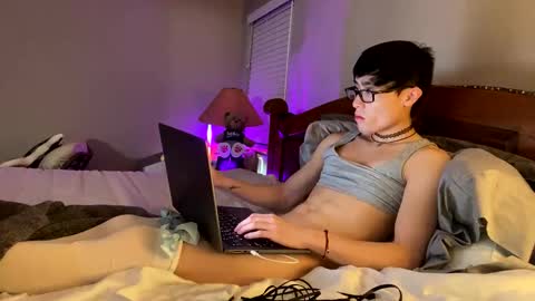 hottiewithabody101 online show from April 18, 7:07 pm