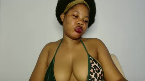 hotty_lora889 online show from April 21, 8:09 am