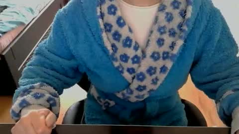 Snapshot of hotty_mary chatting on April 25, 9:12 am Mary online show from April 25, 9:12 am