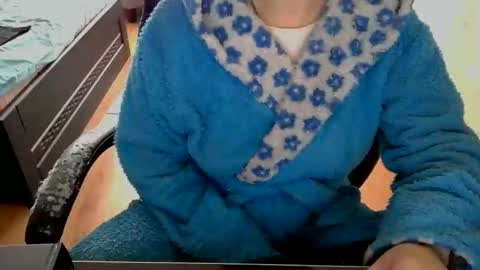 Snapshot of hotty_mary chatting on April 28, 9:25 am Mary online show from April 28, 9:25 am