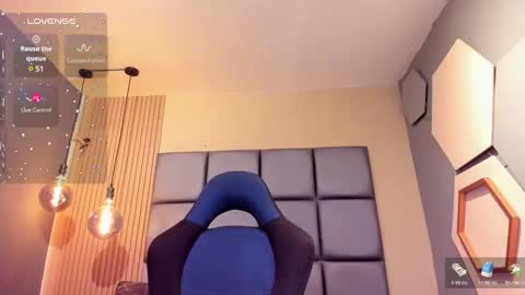 Snapshot of hotty_red_ chatting on December 6, 5:44 pm HOTTY online show from December 6, 5:44 pm