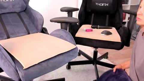 Nessie and Jessie online show from October 25, 10:45 am