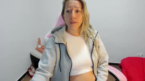 hottychrystal online show from November 29, 9:45 am