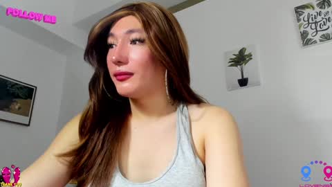 Snapshot of hottycrishinaxx chatting on December 24, 6:33 am crishinahotty online show from December 24, 6:33 am