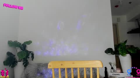 Snapshot of hottycrishinaxx chatting on January 25, 7:28 am crishinahotty online show from January 25, 7:28 am