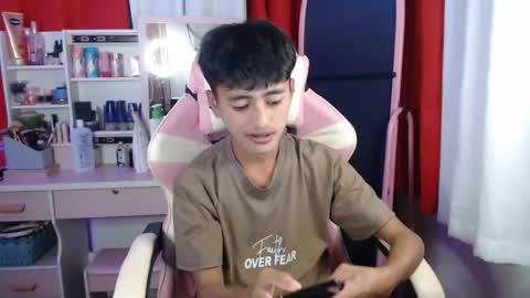 Edrian online show from March 19, 3:49 pm