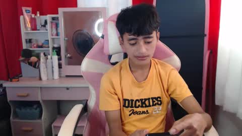 Edrian online show from March 25, 2:28 am