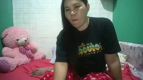 hotwetmommaxxx online show from December 2, 1:03 am