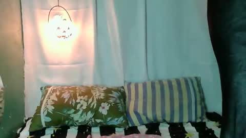 hotwetmommaxxx online show from October 28, 9:39 pm