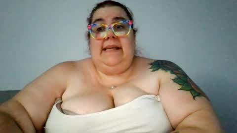 Snapshot of hotwife4685 chatting on June 25, 9:30 pm hotwife4685 online show from June 25, 9:30 pm