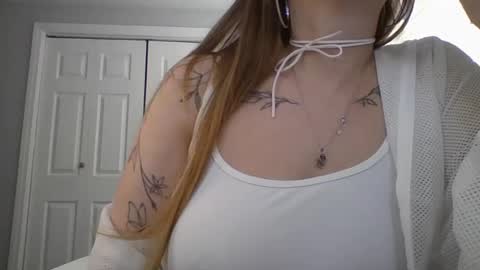 hotwifelili online show from April 24, 8:44 pm