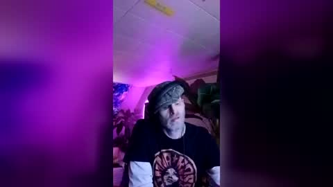 Snapshot of houseofstyle chatting on June 25, 9:58 am SeanPatrick online show from June 25, 9:58 am