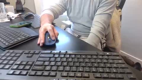 Snapshot of hoverday chatting on March 13, 2:56 pm hoverday online show from March 13, 2:56 pm