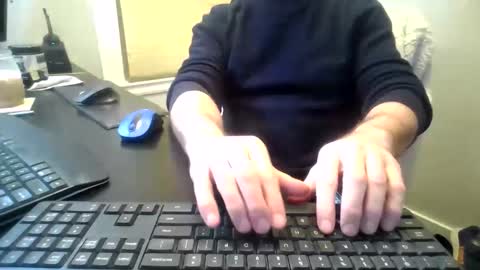 Snapshot of hoverday chatting on March 22, 3:32 am hoverday online show from March 22, 3:32 am