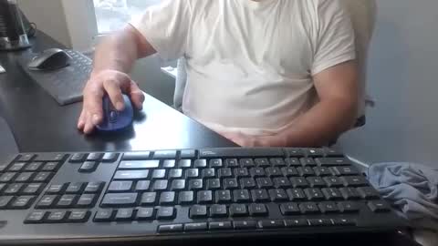 Snapshot of hoverday chatting on April 16, 1:45 pm hoverday online show from April 16, 1:45 pm