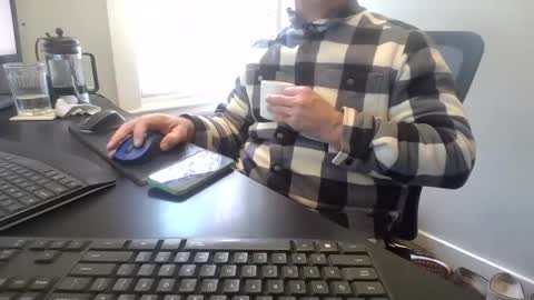 Snapshot of hoverday chatting on May 4, 9:00 pm hoverday online show from May 4, 9:00 pm