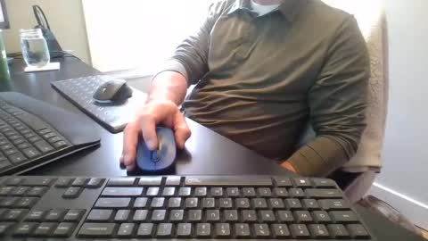 Snapshot of hoverday chatting on May 6, 12:43 pm hoverday online show from May 6, 12:43 pm
