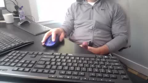 Snapshot of hoverday chatting on May 8, 12:43 pm hoverday online show from May 8, 12:43 pm
