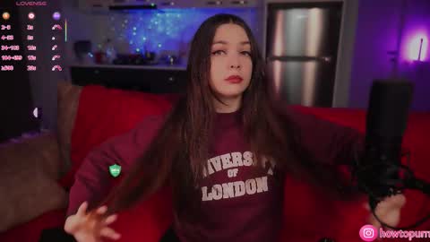 Mia online show from December 15, 5:17 pm