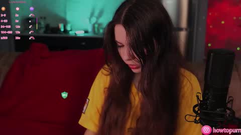 Mia online show from February 19, 5:09 pm